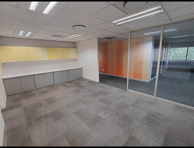 1,960M² OFFICE TO LET IN WOODMEAD